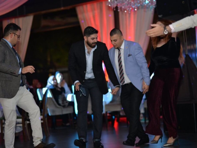 Gosti igraju na gala večeri