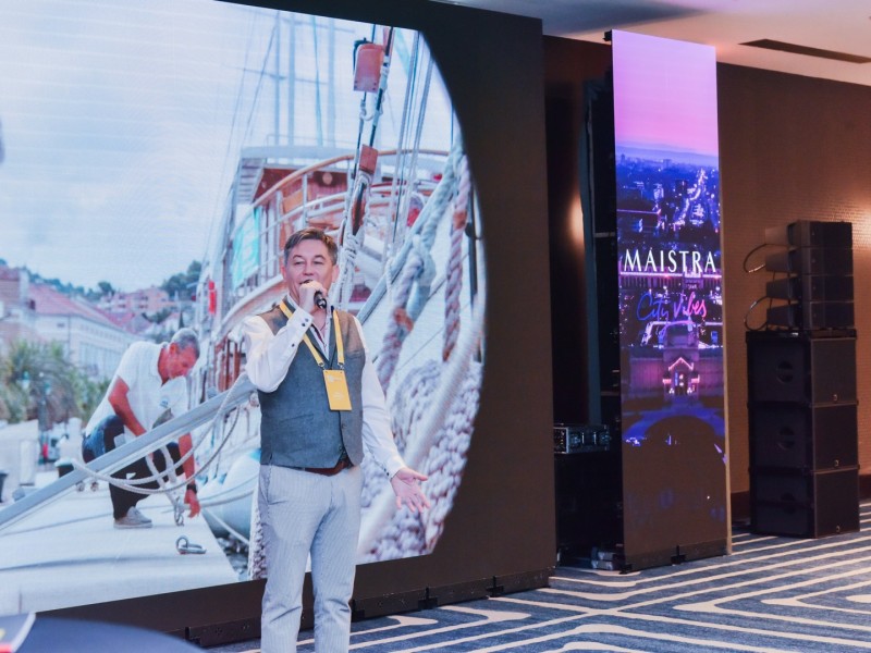 Govornik na konferenciji