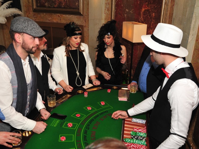 Igranje igara na sreću na Gatsby žurci