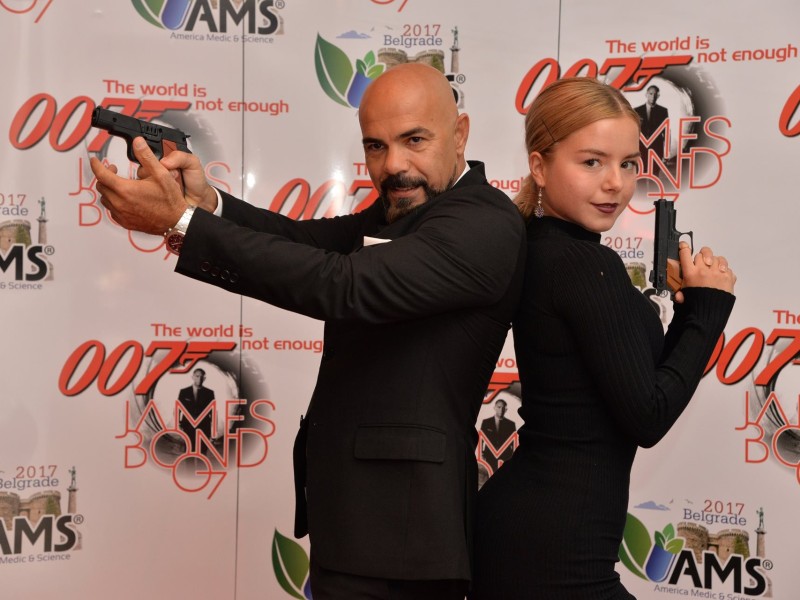 Slikanje ispred Press Wall-a konferencije