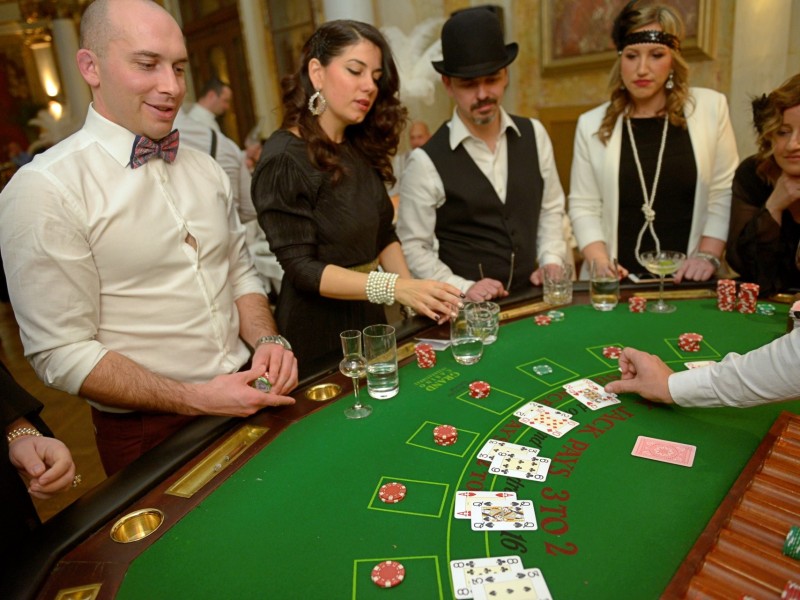 Igranje igara na sreću na tematskoj večeri