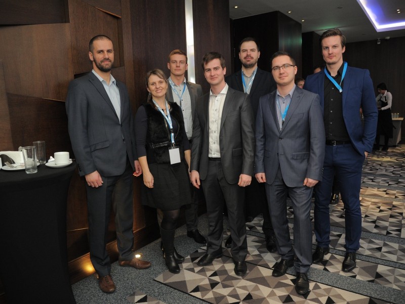 Grupna slika u pauzi konferencije